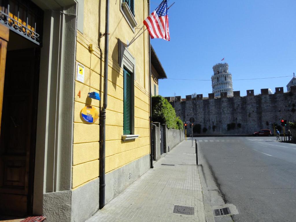 Hostel Pisa Tower Exterior photo